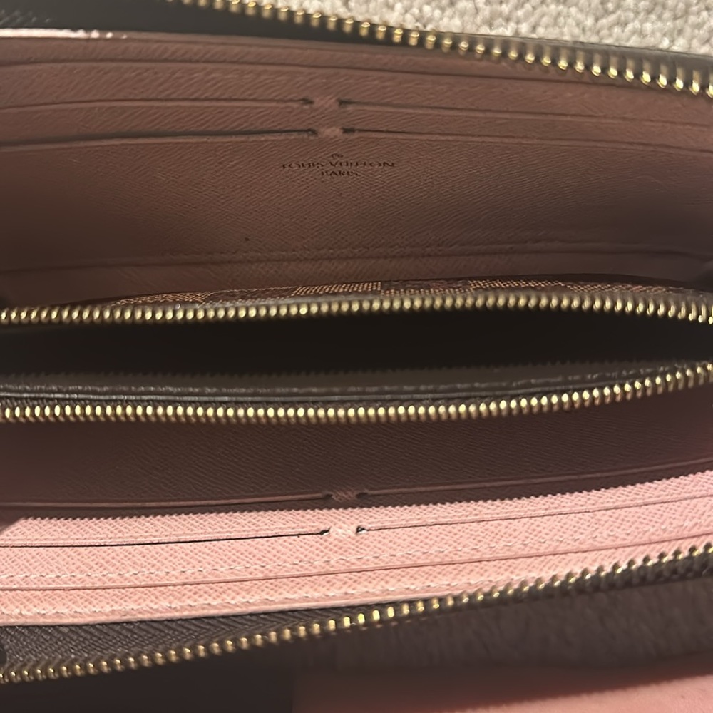 Louis Vuitton Wallet - Picture 3 of 3